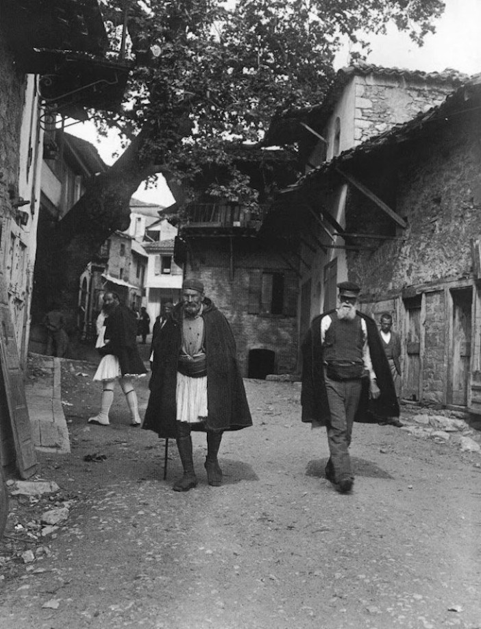 Men in the street, Andritsena